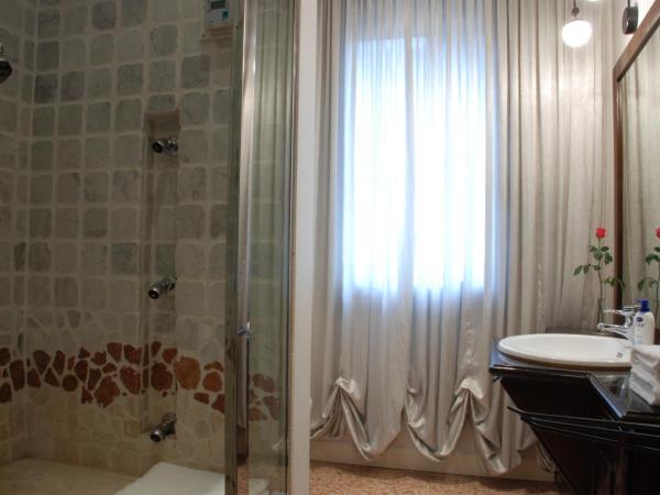 Locazione Turistica Gioia : photo 2 de la chambre chambre double avec salle de bains commune