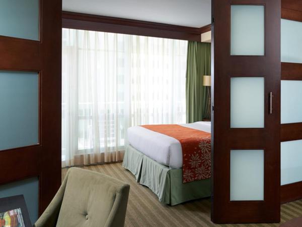 Newport Beachside Hotel & Resort : photo 4 de la chambre suite 1 chambre avec vue partielle sur l'océan