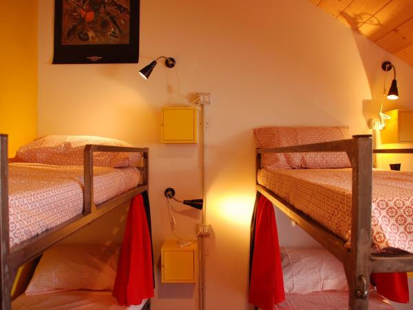Attic Hostel Torino : photo 3 de la chambre lit dans dortoir mixte de 6 lits