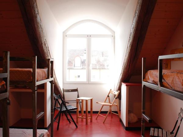 Attic Hostel Torino : photo 1 de la chambre lit dans dortoir mixte de 6 lits