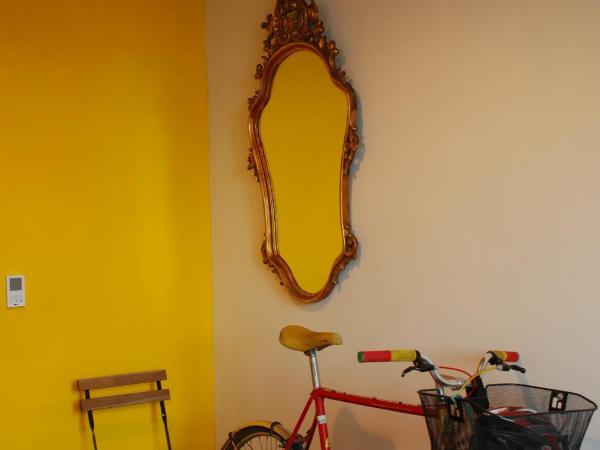 Attic Hostel Torino : photo 3 de la chambre chambre double avec salle de bains commune