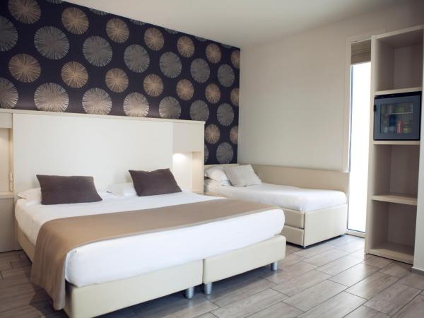 L'Hotel : photo 1 de la chambre chambre triple standard