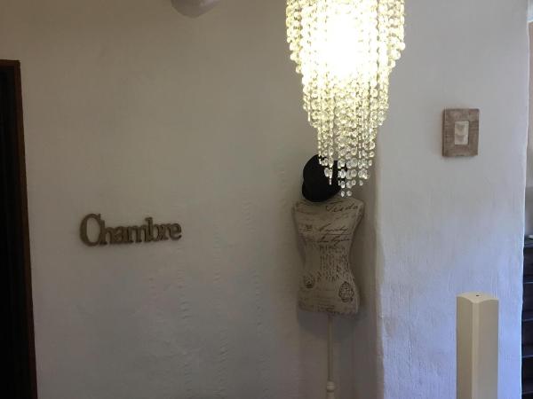 chambres d hotes Le Mas Julien piscine chauffée adult only : photo 4 de la chambre chambre double - vue sur jardin (mireille)