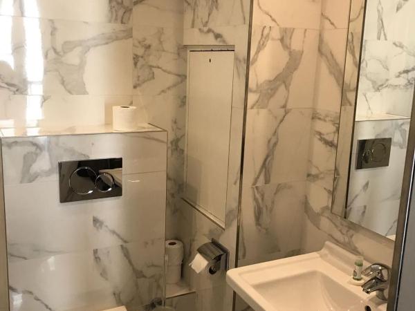 Grand Hotel Nouvel Opera : photo 5 de la chambre  chambre double standard avec douche ou baignoire