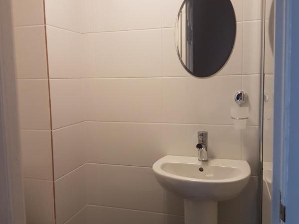 Maon Hotel : photo 3 de la chambre chambre lits jumeaux avec douche 