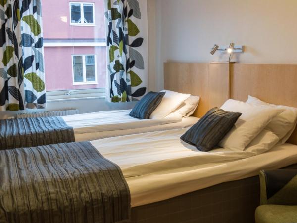 Linköpings Cityhotell och Vandrarhem : photo 4 de la chambre chambre familiale (2 adultes + 1 enfant)