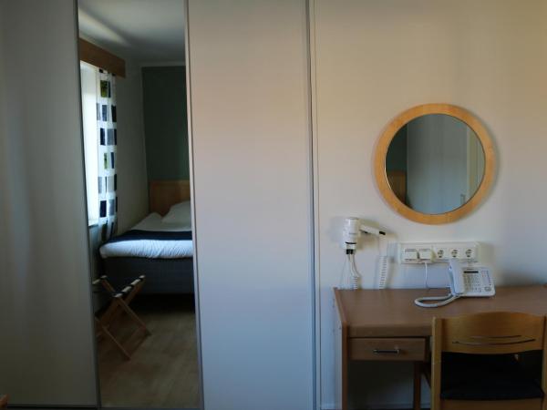 Linköpings Cityhotell och Vandrarhem : photo 9 de la chambre chambre familiale supérieure (2 adultes + 2 enfants)