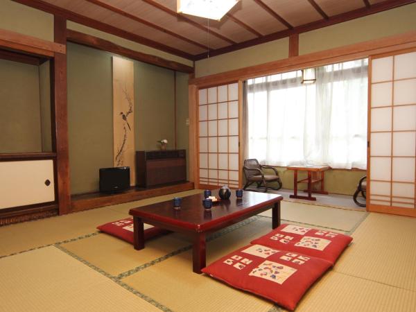 Yokokura Ryokan : photo 1 de la chambre chambre Économique de style japonais avec salle de bains et toilettes communes