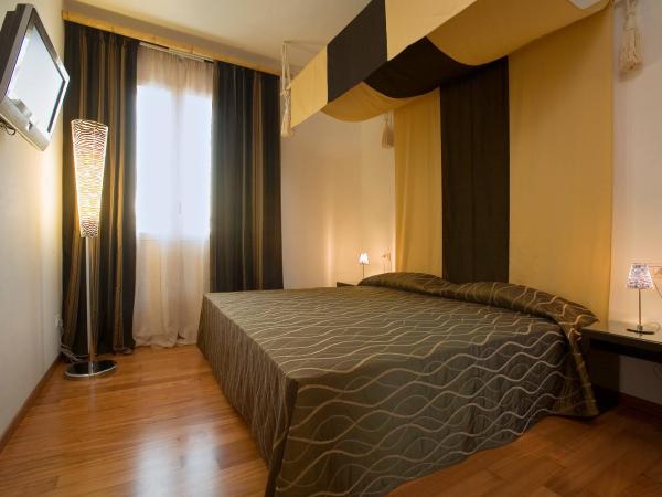 Card International Hotel : photo 4 de la chambre suite avec terrasse