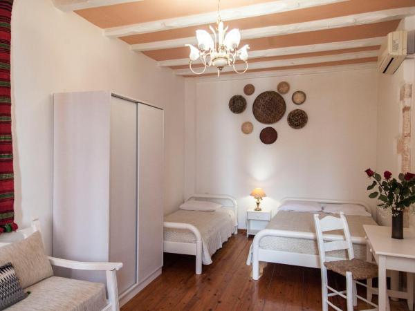 KasteliSuites : photo 2 de la chambre appartement (3 adultes)
