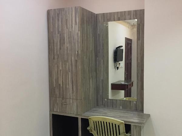 Mega Tourist Home Palarivattom : photo 8 de la chambre chambre double deluxe