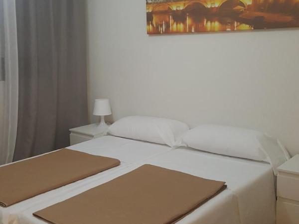 Pension Yna Holiday : photo 5 de la chambre chambre lits jumeaux avec salle de bains commune