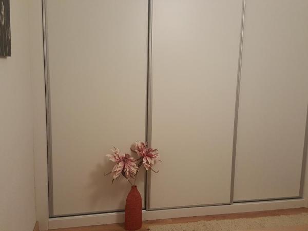 Pension Yna Holiday : photo 5 de la chambre chambre double avec salle de bains commune