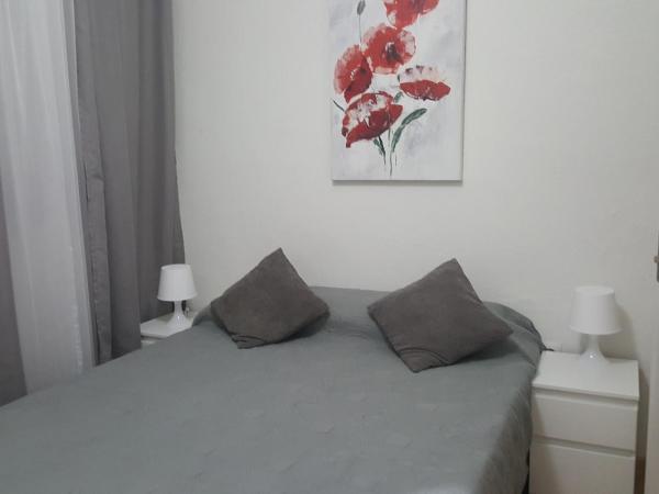 Pension Yna Holiday : photo 7 de la chambre chambre double avec salle de bains commune