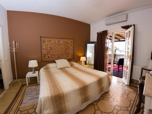Villa Alicia Guest House : photo 8 de la chambre chambre double avec terrasse et salle de bains privative