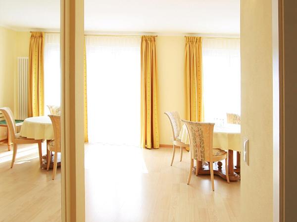 Hotel Garni Golf : photo 4 de la chambre suite junior avec balcon - vue sur lac