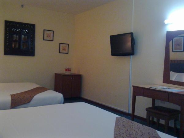 Hotel Caliber : photo 4 de la chambre chambre familiale (4 adultes)