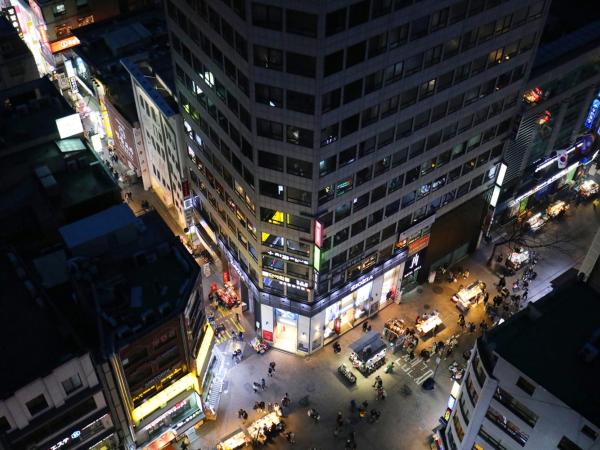 Step Inn Myeongdong 1 : photo 3 de la chambre chambre double – vue sur ville