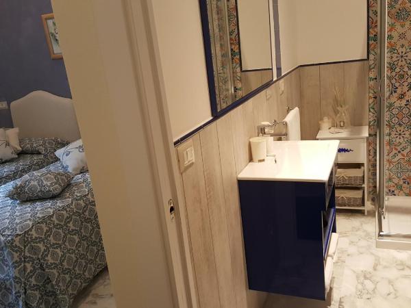 Five Roses Bed & Breakfast : photo 6 de la chambre chambre double ou lits jumeaux