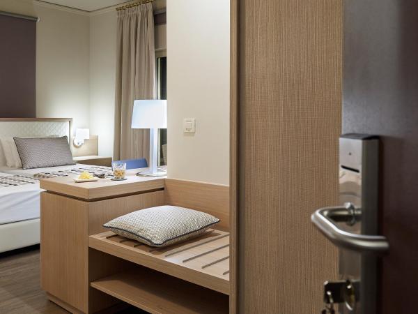 Irida Hotel : photo 2 de la chambre chambre double ou lits jumeaux supérieure avec vue sur ville