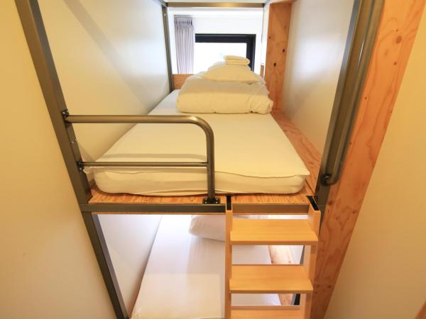 Wise Owl Hostels Shibuya : photo 7 de la chambre chambre lits jumeaux avec salle de bains commune