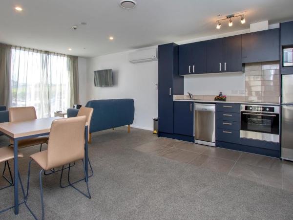 Ramada Suites by Wyndham Albany : photo 3 de la chambre appartement 2 chambres