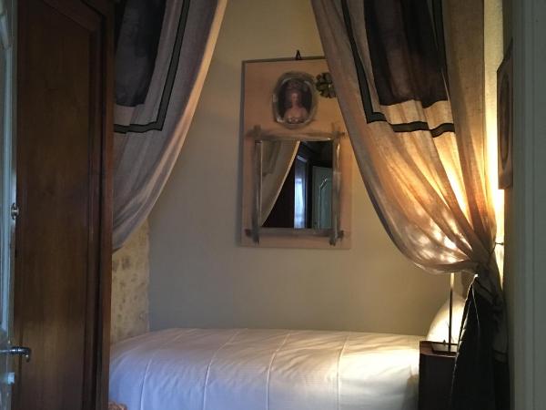 Demeure des Vieux Bains : photo 6 de la chambre chambre triple confort avec douche