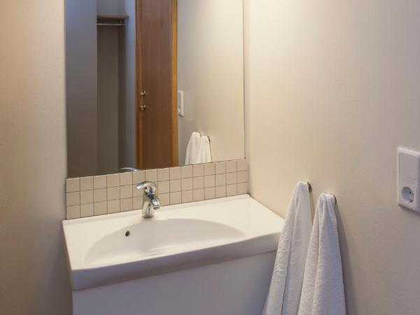 Student Hostel : photo 7 de la chambre chambre lits jumeaux avec salle de bains commune