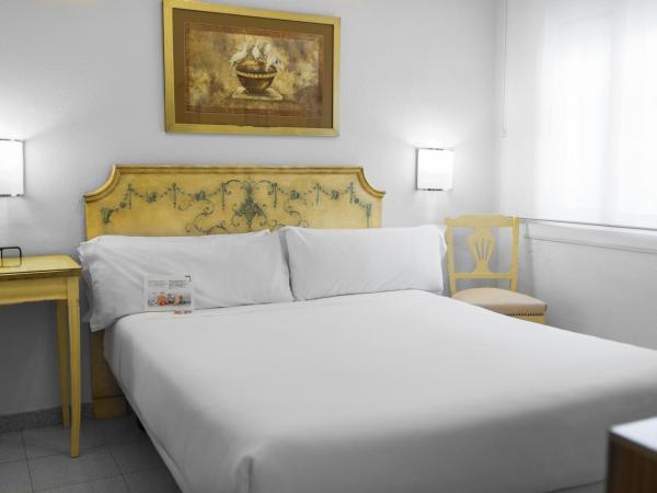 Mesón Castilla Atiram Hotels : photo 2 de la chambre chambre double