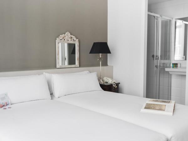 Mesón Castilla Atiram Hotels : photo 7 de la chambre chambre lits jumeaux