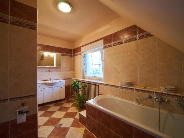 Bluestars Apartments : photo 3 de la chambre appartement - vue sur jardin