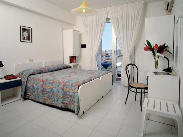 Hotel Wally : photo 9 de la chambre chambre double ou lits jumeaux avec balcon