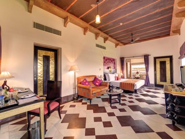 Ramada Udaipur Resort & Spa : photo 2 de la chambre premium villa with valley and sajjan garh fort views  (avail 10% discount on f&b service, laundry, & spa)