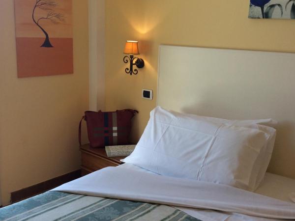 Jonic Hotel Mazzarò : photo 4 de la chambre chambre double deluxe avec terrasse - vue sur mer