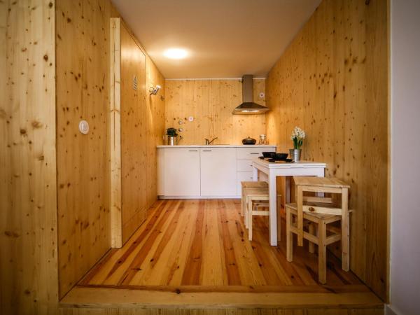 De Pedra e Sal Hostel & Suites : photo 4 de la chambre chambre familiale avec salle de bains privative