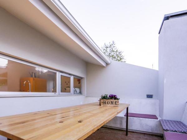 De Pedra e Sal Hostel & Suites : photo 9 de la chambre chambre de luxe avec salle de bains privative séparée