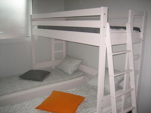Hostel Sopot Centrum : photo 5 de la chambre chambre double avec lit d'appoint