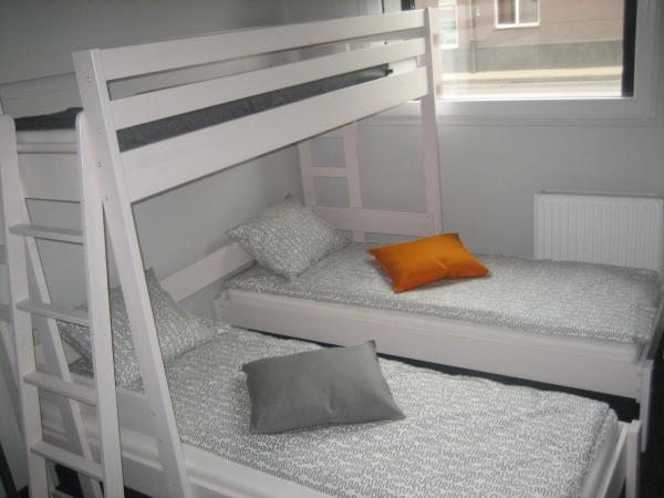 Hostel Sopot Centrum : photo 1 de la chambre chambre double avec lit d'appoint