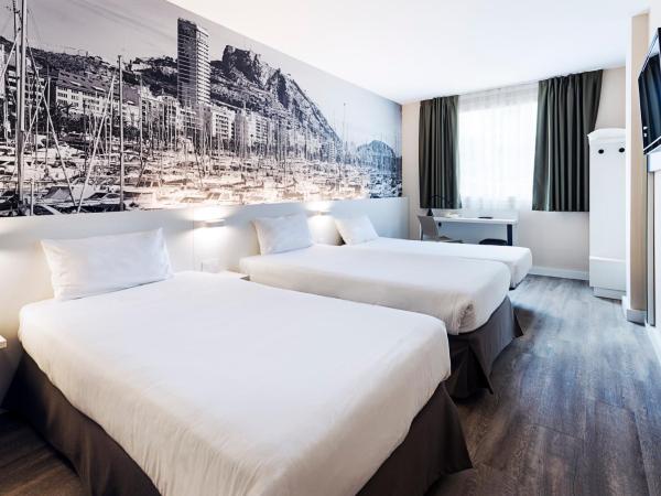 B&B HOTEL Alicante : photo 1 de la chambre chambre triple