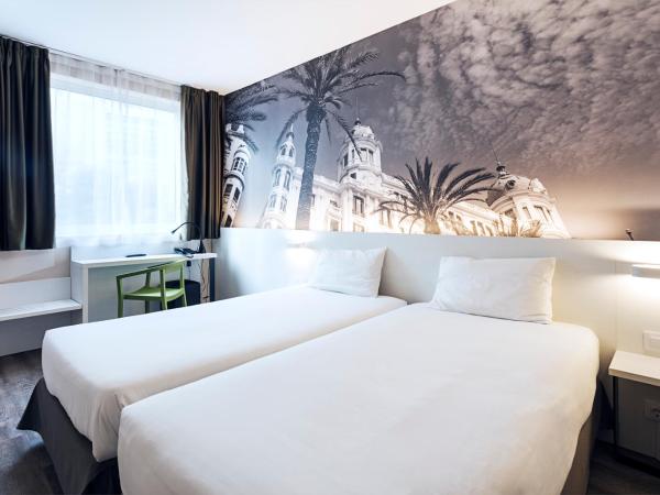 B&B HOTEL Alicante : photo 1 de la chambre chambre lits jumeaux