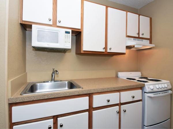 HomeStay Suites : photo 5 de la chambre studio lit queen-size - non-fumeurs