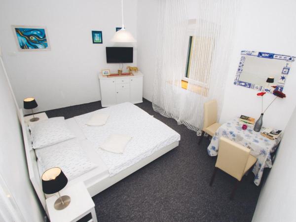 Apartments and Rooms Ille : photo 4 de la chambre chambre double avec salle de bains privative