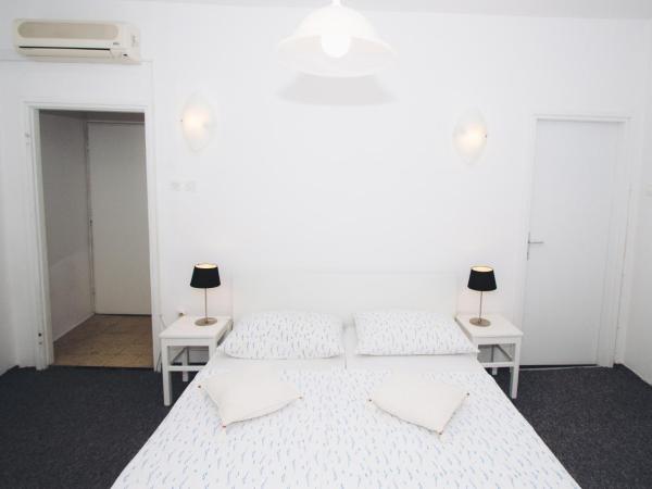 Apartments and Rooms Ille : photo 7 de la chambre chambre double avec salle de bains privative
