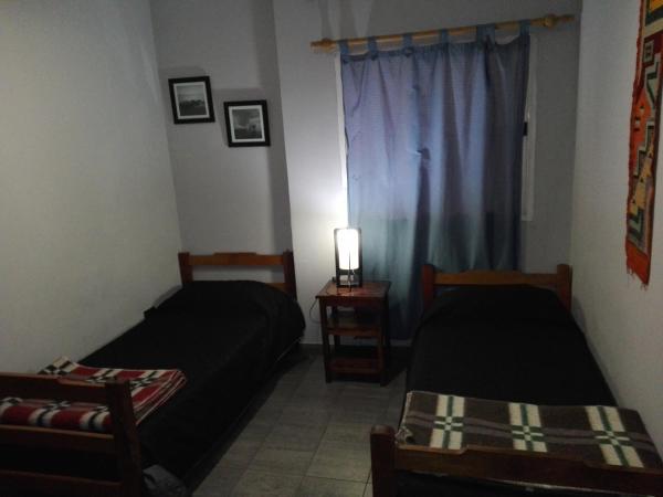 Hostal Namaste : photo 7 de la chambre chambre lits jumeaux avec salle de bains privative séparée