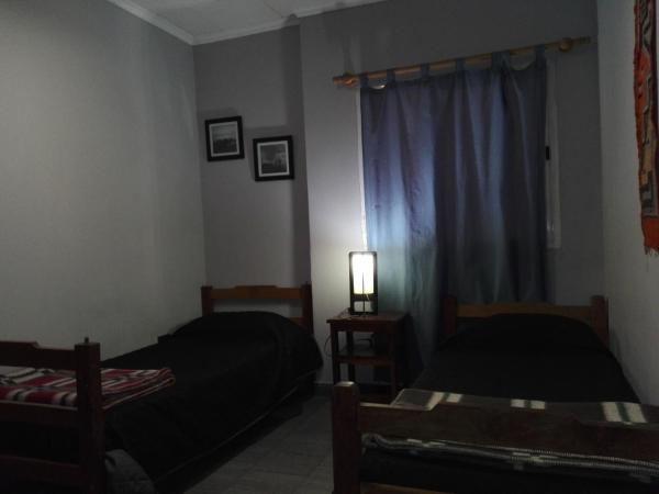 Hostal Namaste : photo 6 de la chambre chambre lits jumeaux avec salle de bains privative séparée