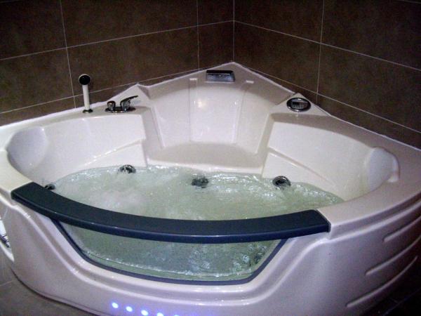 Hostal Conde David : photo 8 de la chambre suite avec baignoire spa