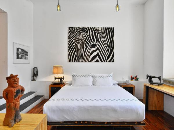 Hotel Los Amantes : photo 8 de la chambre suite lit king-size avec balcon