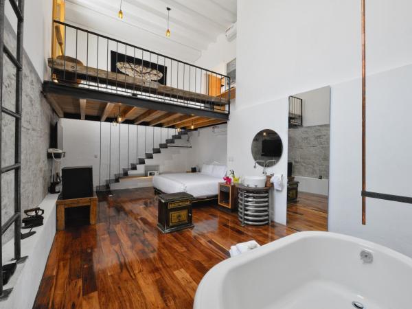 Hotel Los Amantes : photo 4 de la chambre suite lit king-size avec balcon