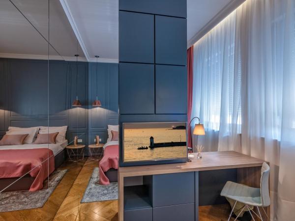 Zadera Accommodation : photo 6 de la chambre chambre double de luxe avec canapé-lit