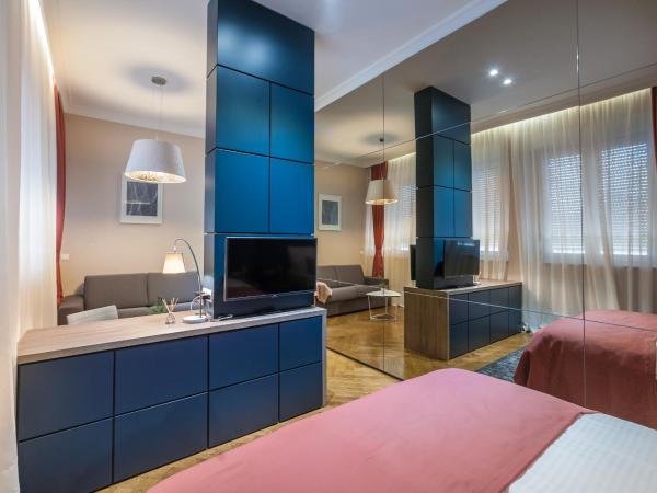 Zadera Accommodation : photo 5 de la chambre chambre double de luxe avec canapé-lit